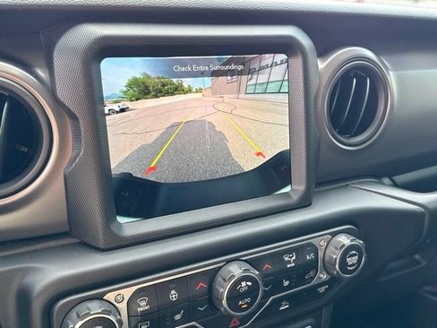 Used 2023 Jeep Gladiator Sport AWD/4WD image 32