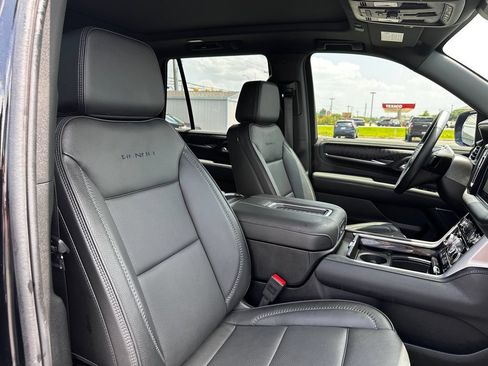 Certified 2024 GMC Yukon Denali w/ LPO, Illumination Package AWD/4WD image 35
