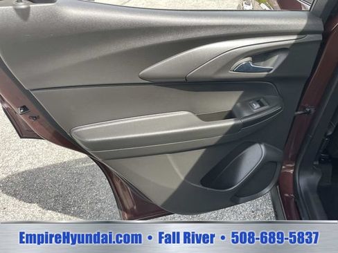 Used 2023 Chevrolet TrailBlazer LT w/ Convenience Package FWD image 16