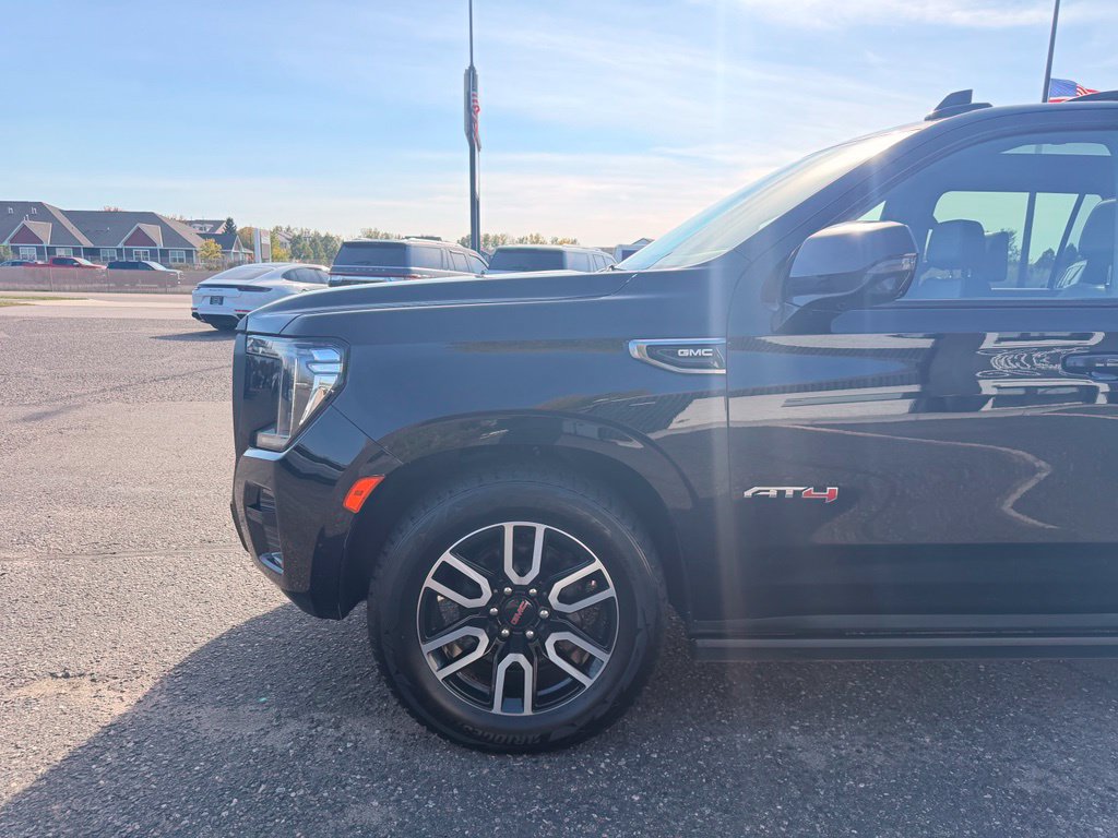 Used 2023 GMC Yukon XL AT4 w/ AT4 Premium Plus Package AWD/4WD image 10