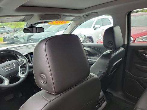 Used 2022 GMC Terrain SLT w/ Infotainment Package II FWD image 13