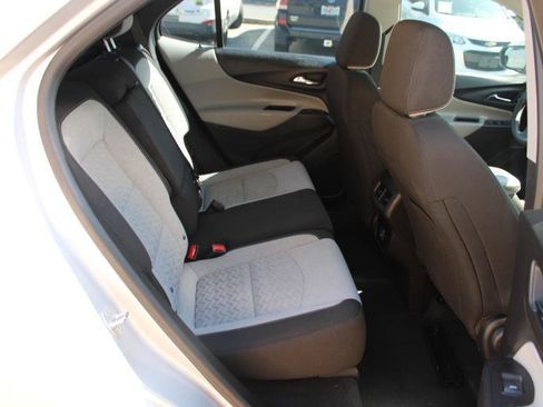 Used 2022 Chevrolet Equinox LS FWD image 11