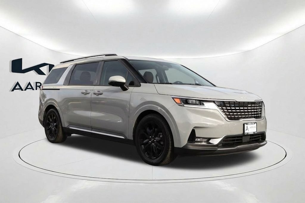 Used 2024 Kia Carnival SX FWD image 3