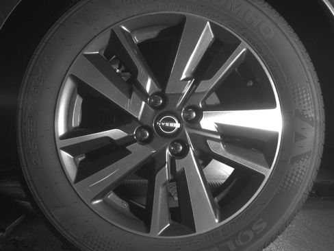 Used 2025 Nissan Versa SV FWD image 13