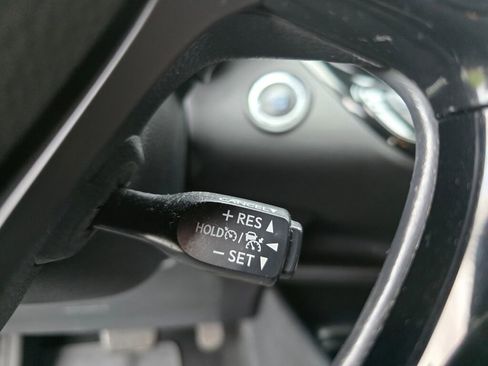 Used 2018 Toyota C-HR XLE image 27