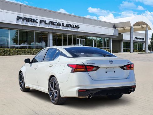 Used 2024 Nissan Altima 2.5 SR w/ SR Premium Package image 4