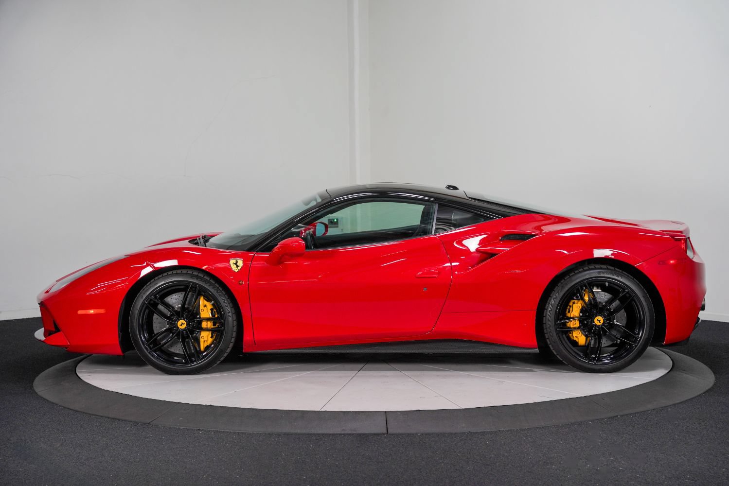 Used 2016 Ferrari 488 GTB RWD image 7