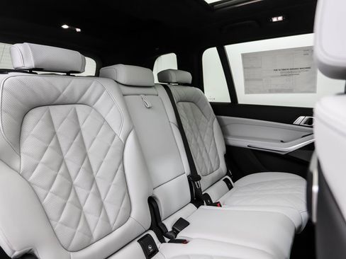 Used 2026 BMW X7 xDrive40i w/ M Sport Package image 36