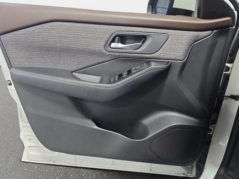 Used 2022 Nissan Rogue SV FWD image 25