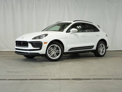 Certified 2025 Porsche Macan image 1