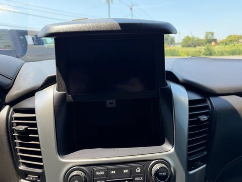 Used 2020 Chevrolet Suburban LT AWD/4WD image 23