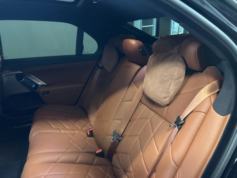 Used 2025 BMW i7 xDrive60 w/ Executive Package image 22