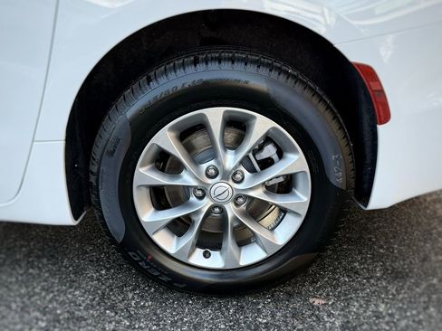 New 2026 Chrysler Pacifica Select image 16