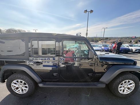 Used 2023 Jeep Wrangler Unlimited Sport AWD/4WD image 5