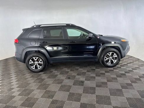Used 2017 Jeep Cherokee Trailhawk w/ Cold Weather Group AWD/4WD image 6