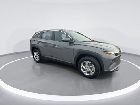 Certified 2024 Hyundai Tucson SE image 2