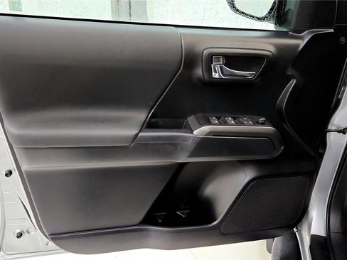 Used 2022 Toyota Tacoma TRD Sport image 21