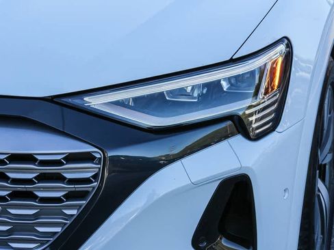 Used 2024 Audi Q8 e-tron Premium Plus image 7