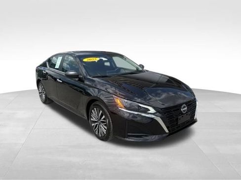 Used 2025 Nissan Altima 2.5 SV FWD image 8