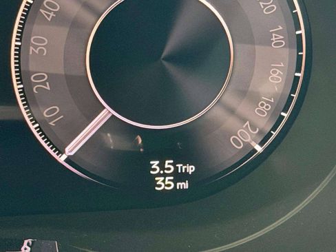 New 2025 Bentley Bentayga V8 image 35