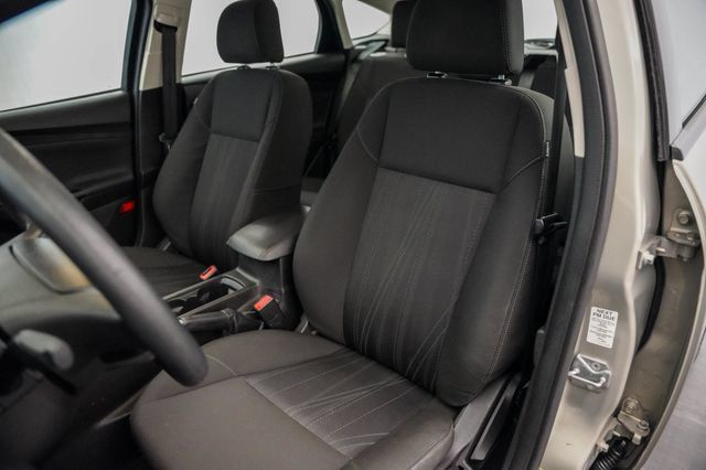 Used 2016 Ford Focus SE FWD image 19