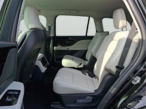 New 2026 Lincoln Aviator AWD image 7