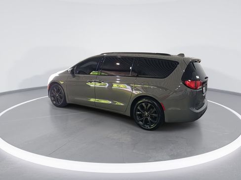 Used 2020 Chrysler Pacifica Touring-L Plus w/ S Appearance Package FWD image 6