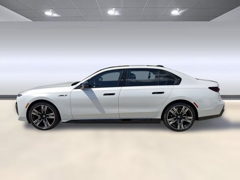 Certified 2024 BMW i7 M70 w/ Executive Package AWD/4WD image 2