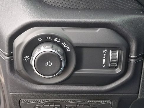 Used 2025 Jeep Wrangler Unlimited Rubicon w/ Convenience Group AWD/4WD image 23
