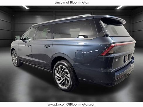 Used 2025 Lincoln Navigator L Reserve image 7