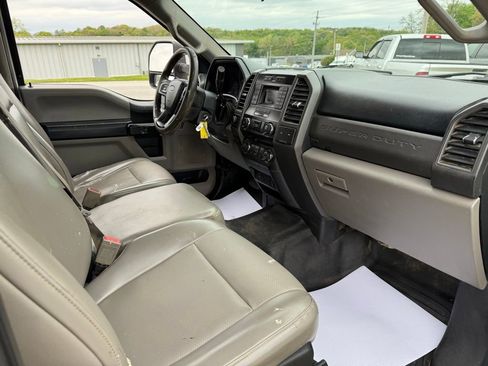Used 2019 Ford F250 XL w/ Power Equipment Group AWD/4WD image 32
