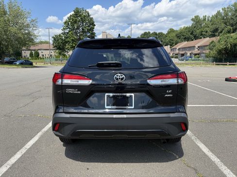 Used 2023 Toyota Corolla Cross LE w/ Moonroof Package AWD/4WD image 6