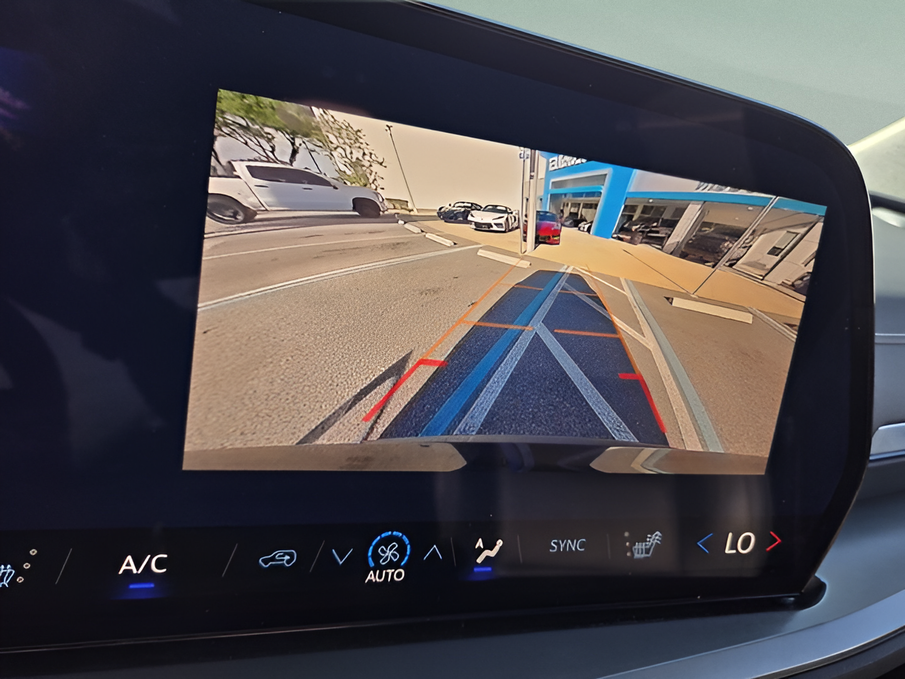 Used 2025 Chevrolet Traverse LT AWD/4WD image 19