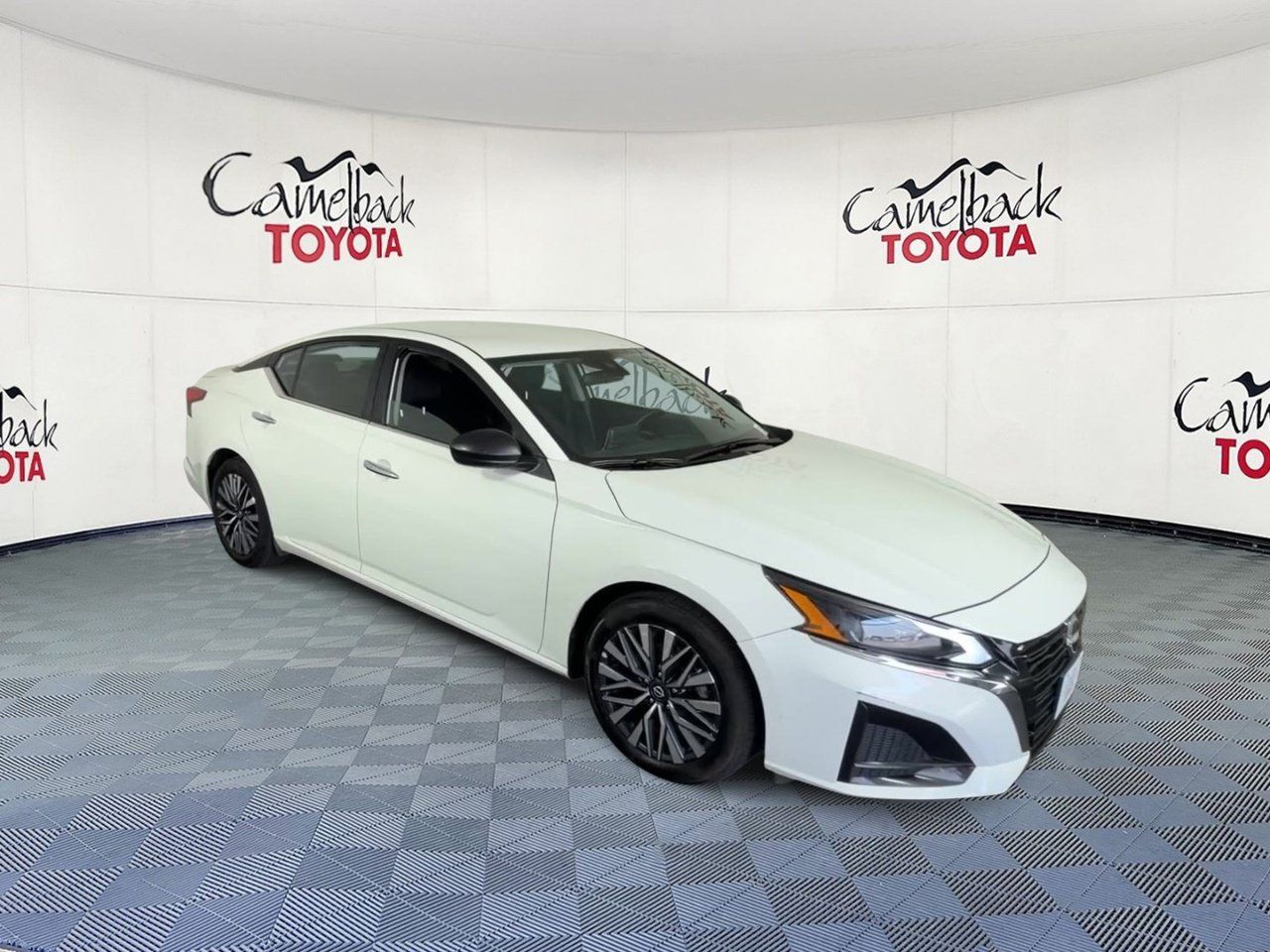 Used 2025 Nissan Altima 2.5 SV FWD image 5