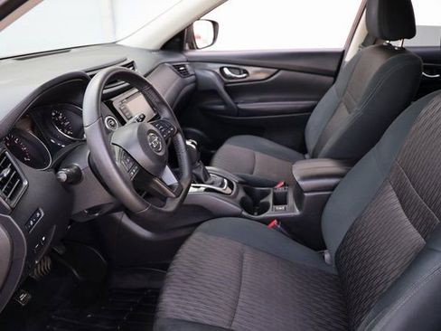 Used 2018 Nissan Rogue SV image 10