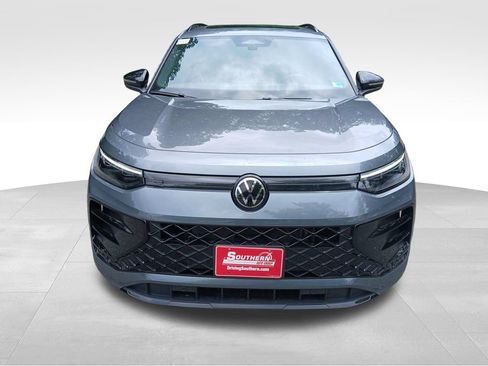 Used 2026 Volkswagen Tiguan SE R-Line FWD image 10