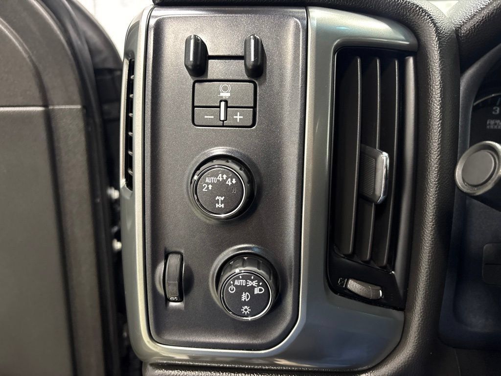Used 2019 Chevrolet Silverado 1500 LT w/ All Star Edition AWD/4WD image 27
