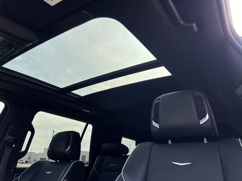 Used 2023 Cadillac Escalade Sport w/ Touring Package image 32