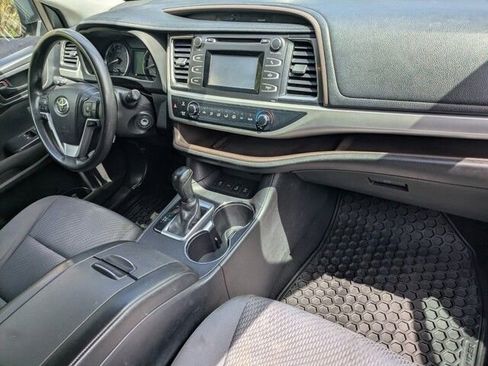 Used 2014 Toyota Highlander LE image 36
