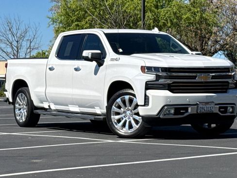 Used 2019 Chevrolet Silverado 1500 High Country w/ Technology Package image 2
