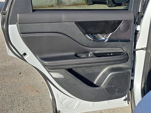 Used 2025 Lincoln Corsair AWD w/ Equipment Group 101A image 11