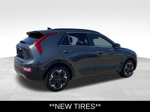 Used 2023 Kia Niro Wave w/ Wave Preserve Package FWD image 6