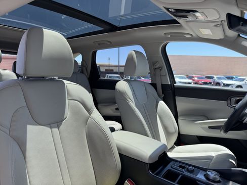 Used 2025 Kia Sorento EX w/ EX Panoramic Sunroof Package FWD image 41