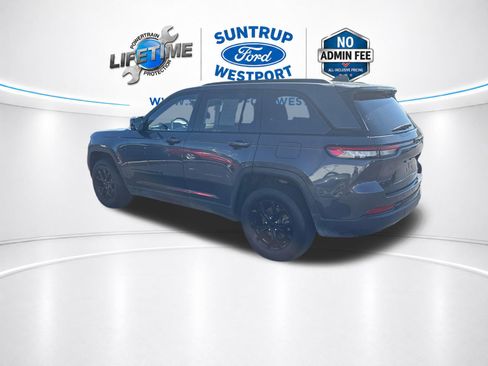 Used 2024 Jeep Grand Cherokee Altitude AWD/4WD image 8