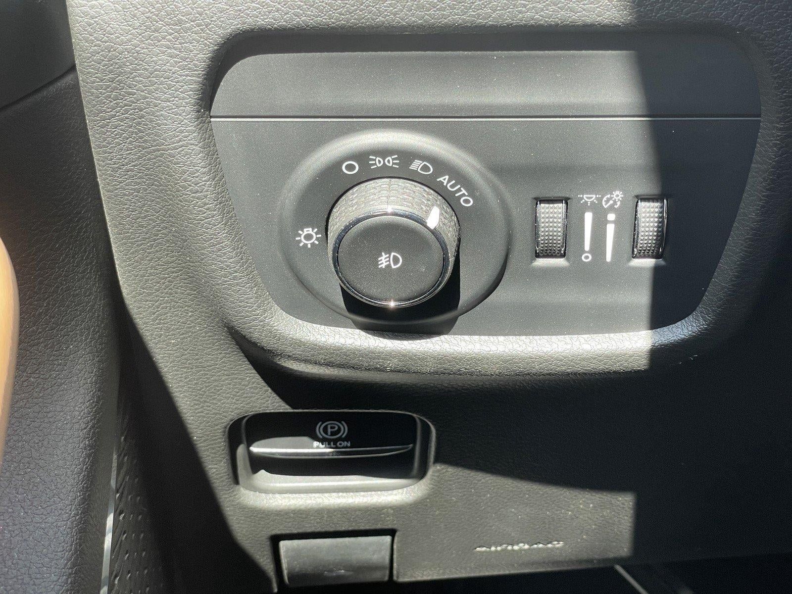 Used 2023 Jeep Grand Cherokee Summit w/ Adv Protech Group IV AWD/4WD image 40