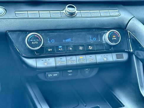 Used 2024 Hyundai Elantra SEL w/ Convenience Package FWD image 20