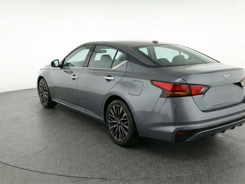Used 2025 Nissan Altima 2.5 SV FWD image 6