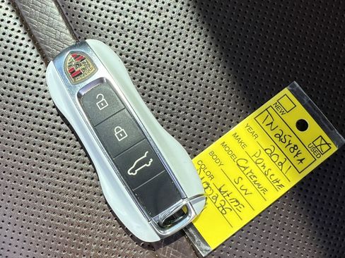 Used 2021 Porsche Cayenne image 38