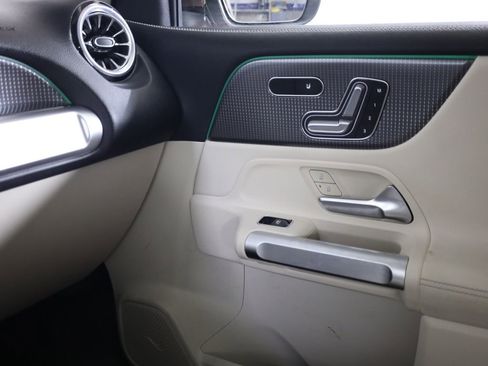 Used 2023 Mercedes-Benz EQB 300 4MATIC image 25