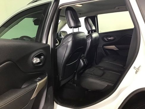 Used 2018 Jeep Cherokee Limited image 19